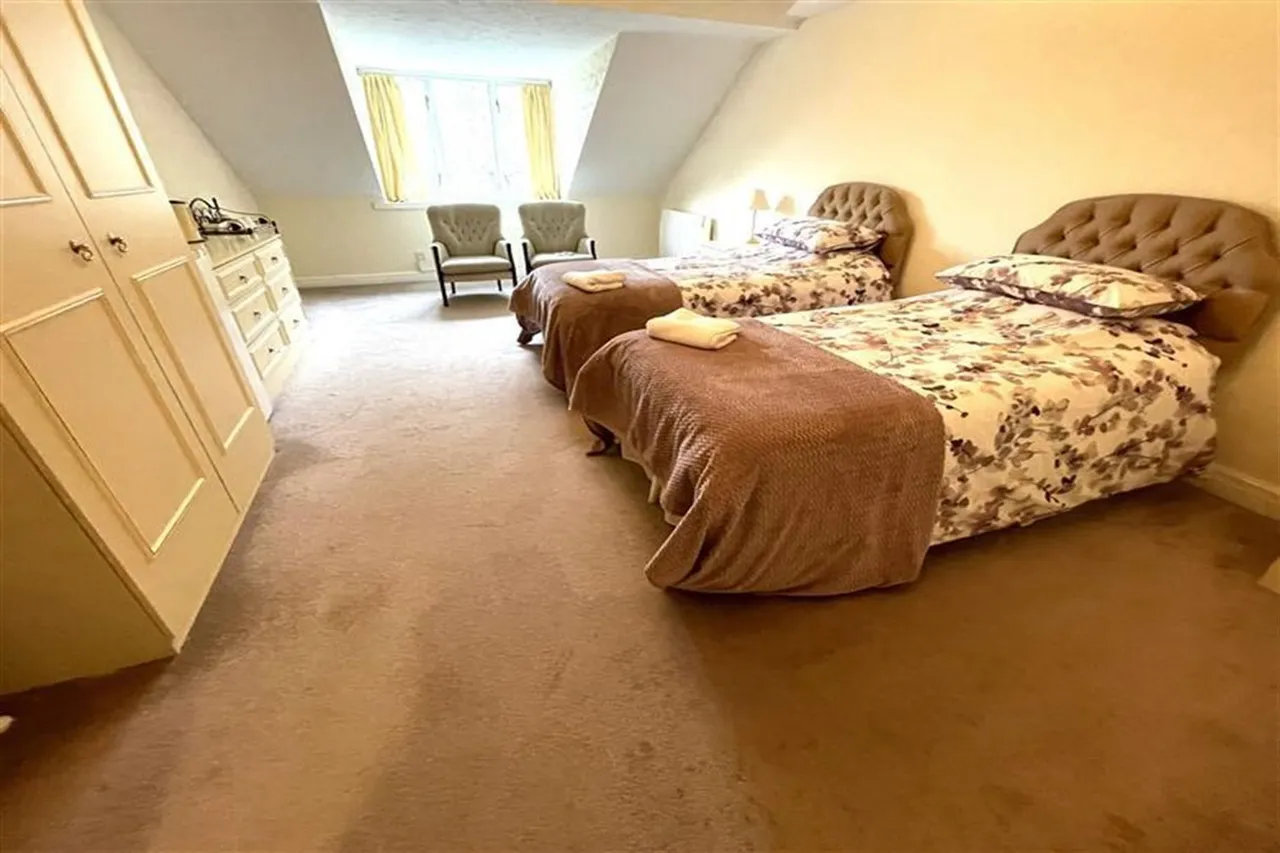 Beechwood Tabley Road, Knutsford, photo 12