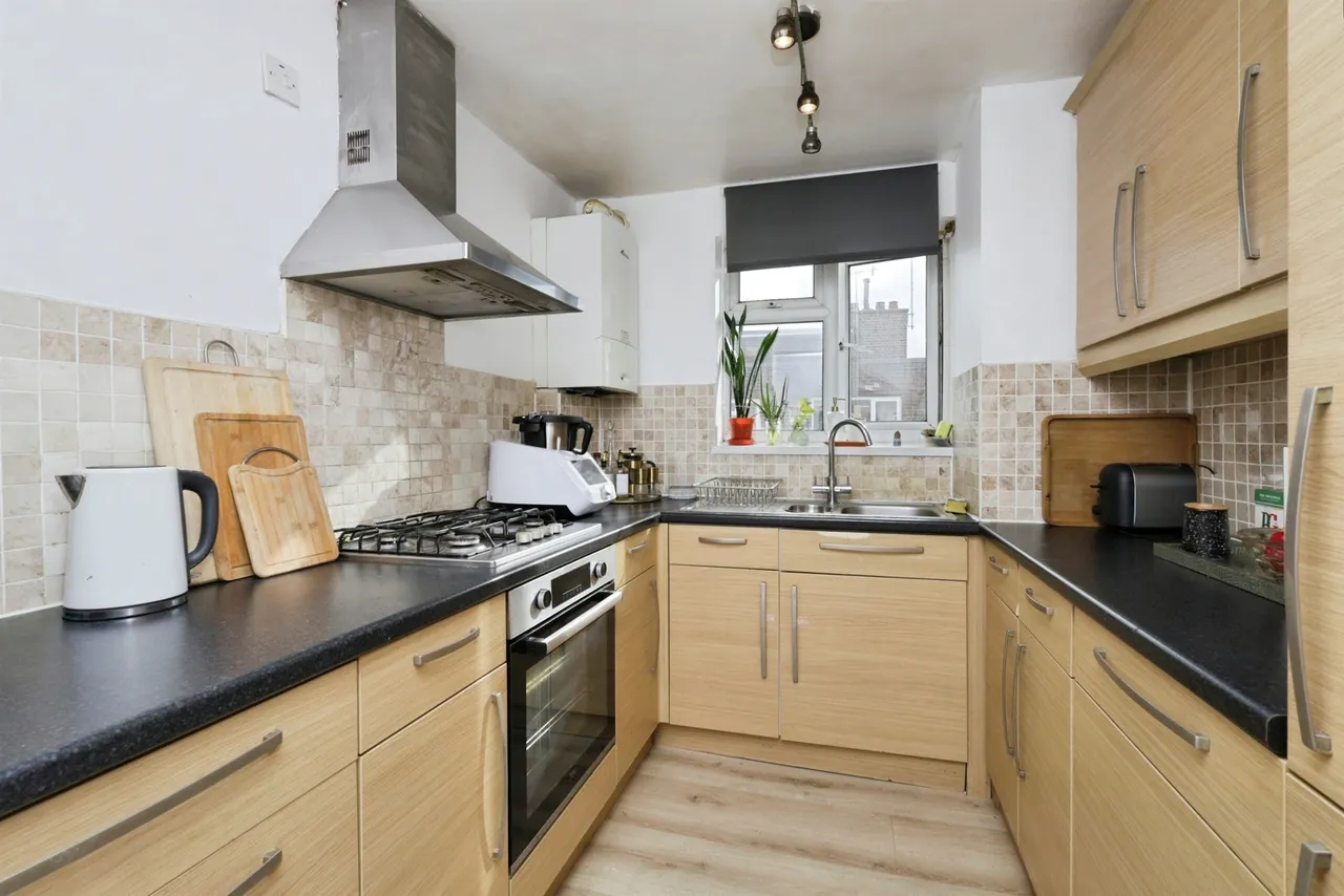 Leslie Street, Eastbourne, photo 5
