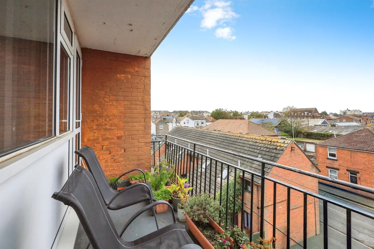 Leslie Street, Eastbourne, photo 10