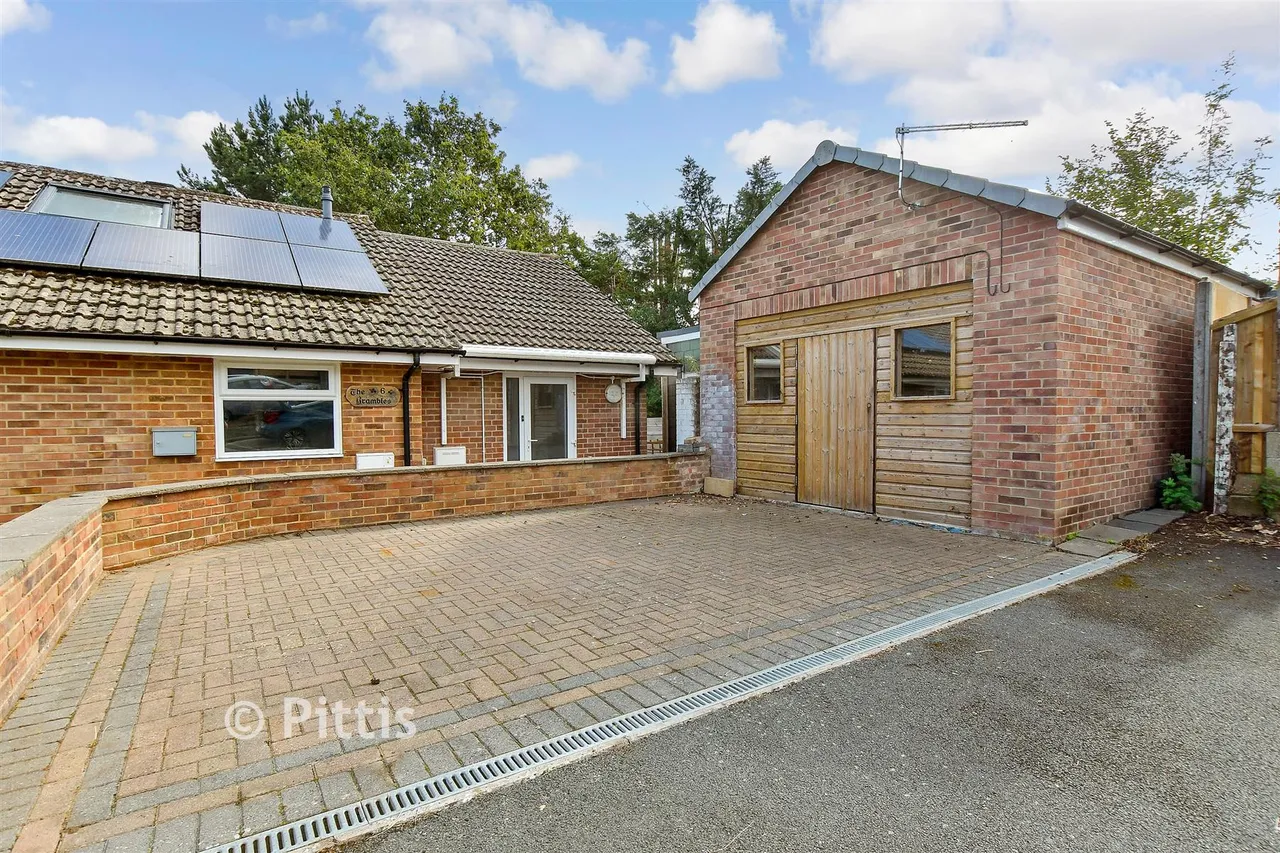 Rectory Close, Wootton Bridge, PO33, photo 16