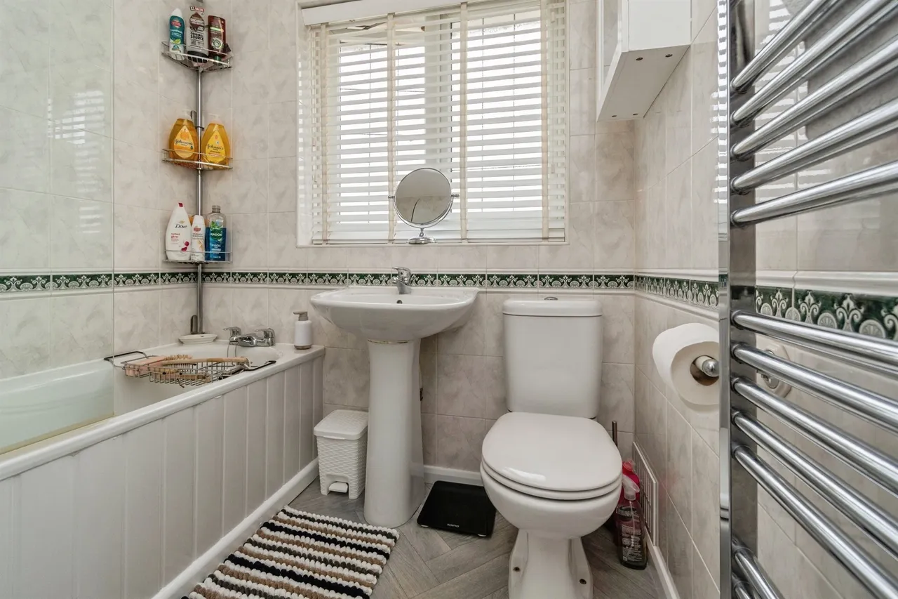 Wooding Crescent, Tipton, photo 12