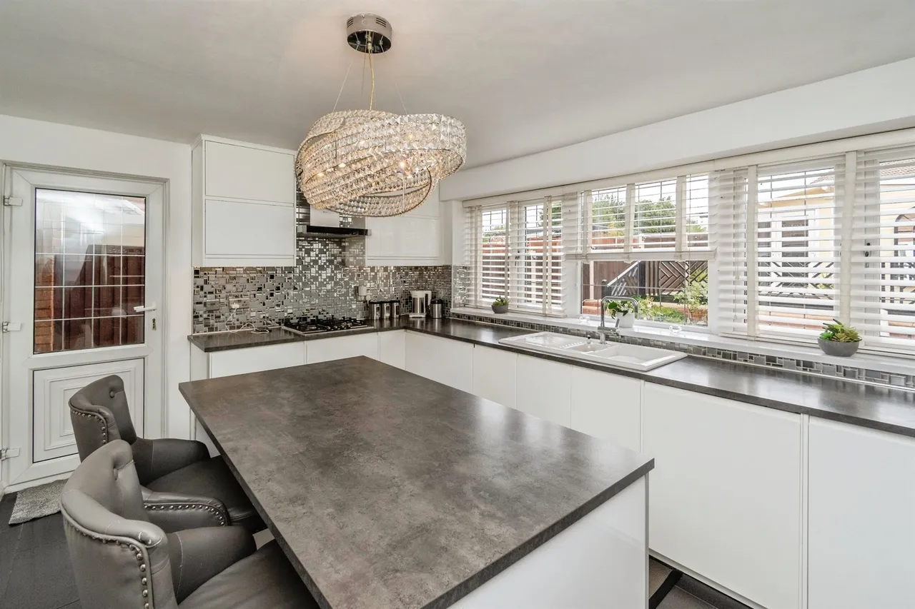 Wooding Crescent, Tipton, photo 5