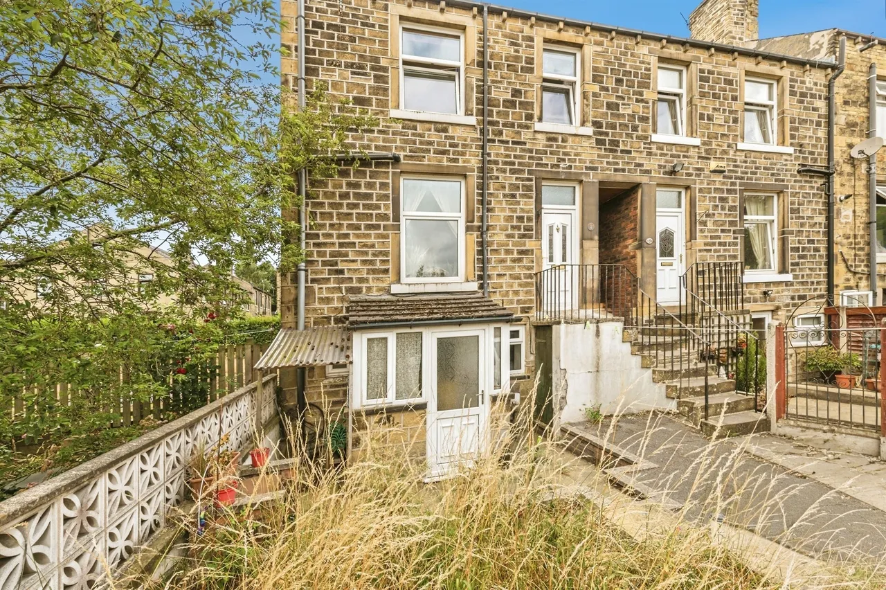 2 bed house for sale — Dorset Street, Birkby, Huddersfield