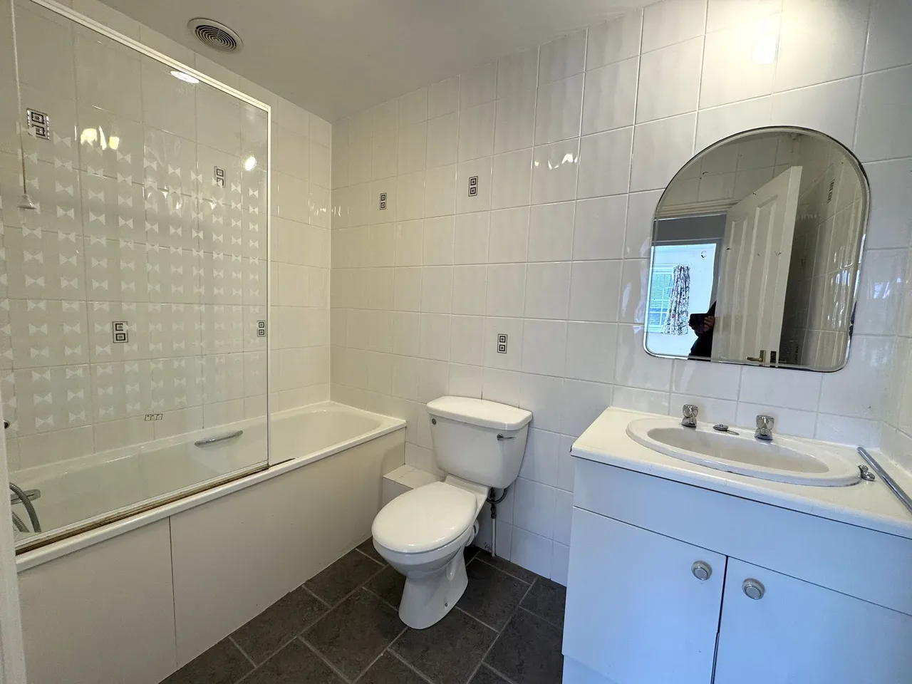 High Street, Collins Court, GU6, photo 5