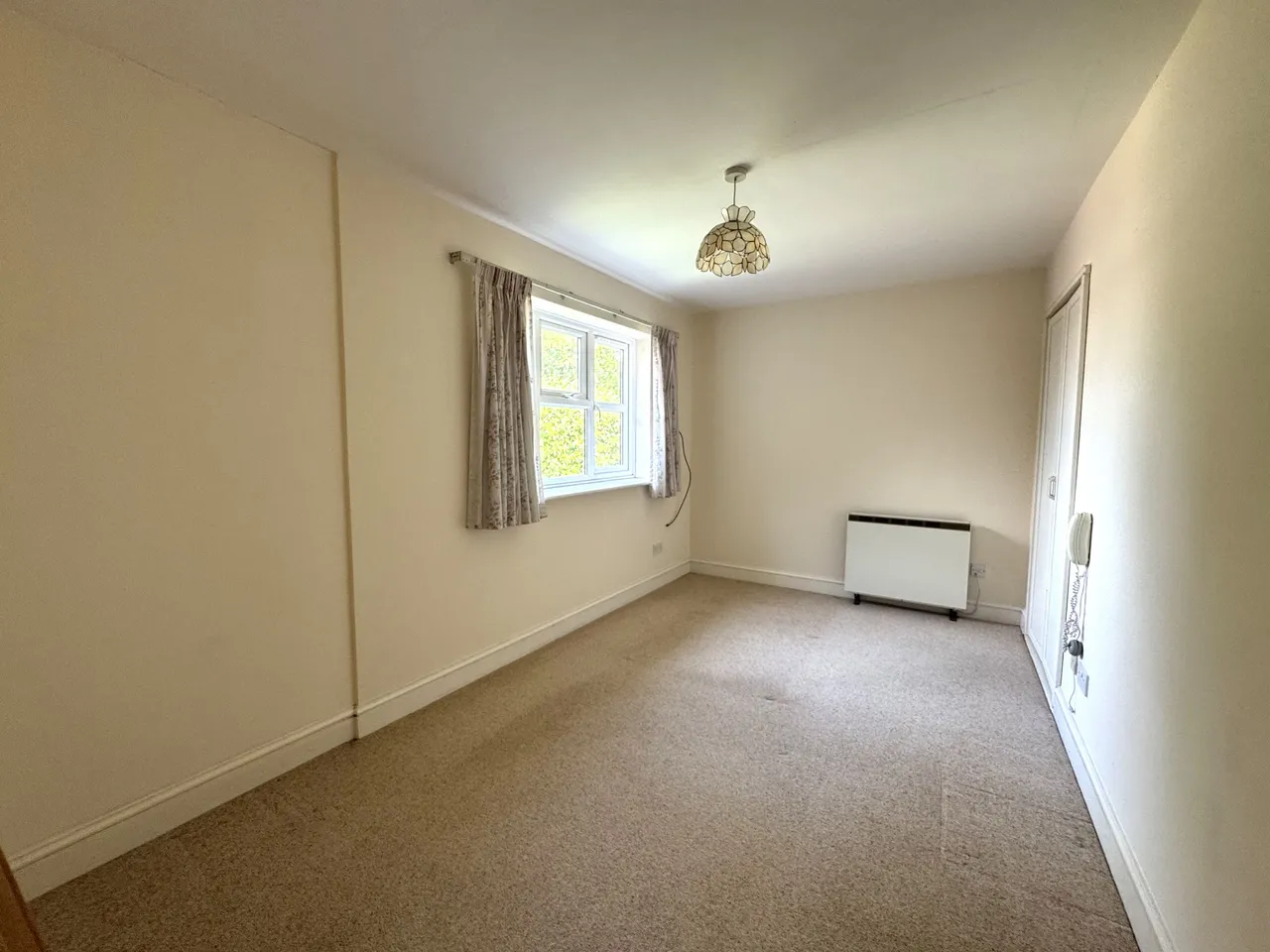 High Street, Collins Court, GU6, photo 4