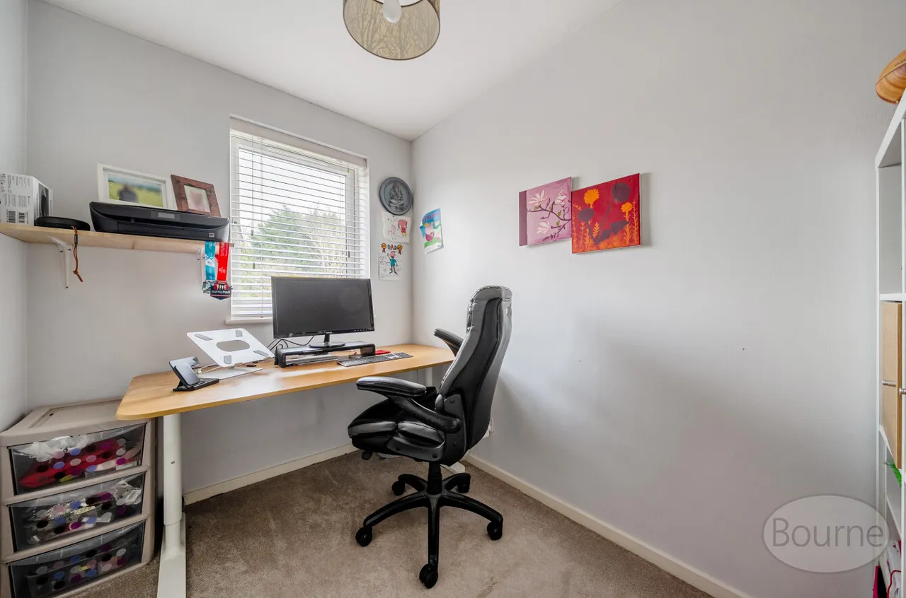 Roundthorn Way, Goldsworth Park, GU21, photo 17