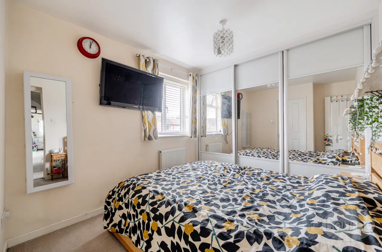 Roundthorn Way, Goldsworth Park, GU21, photo 11