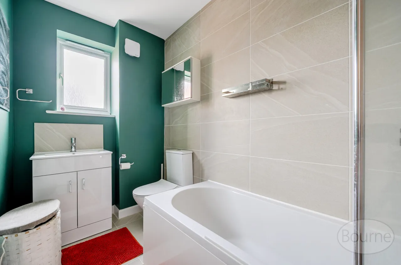 Roundthorn Way, Goldsworth Park, GU21, photo 15