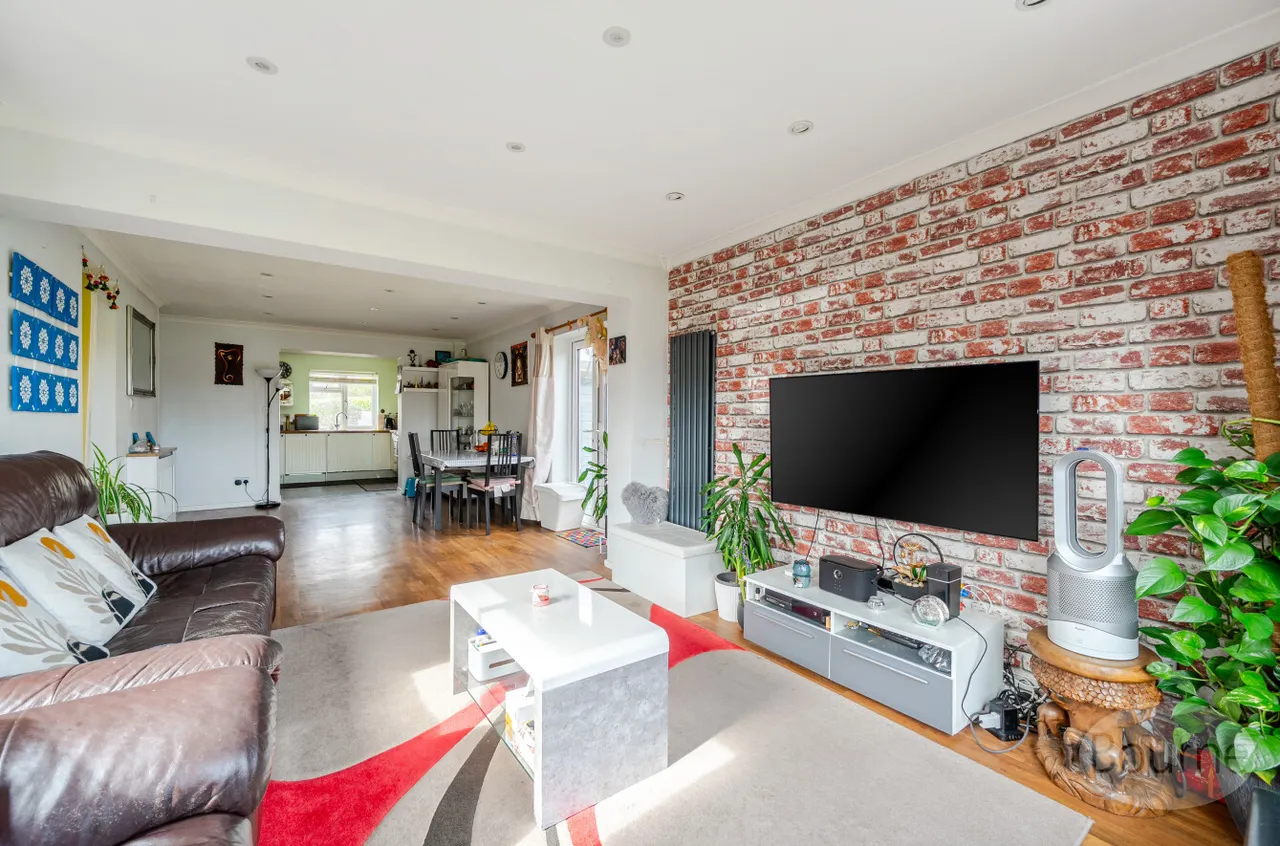 Roundthorn Way, Goldsworth Park, GU21, photo 8