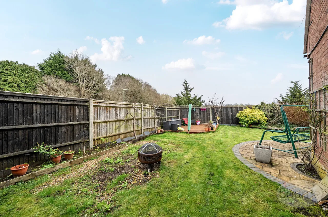 Roundthorn Way, Goldsworth Park, GU21, photo 20