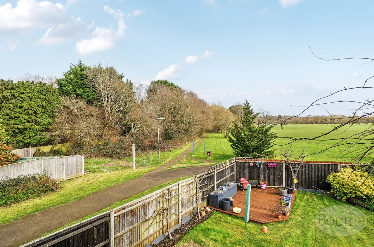 Roundthorn Way, Goldsworth Park, GU21, photo 14