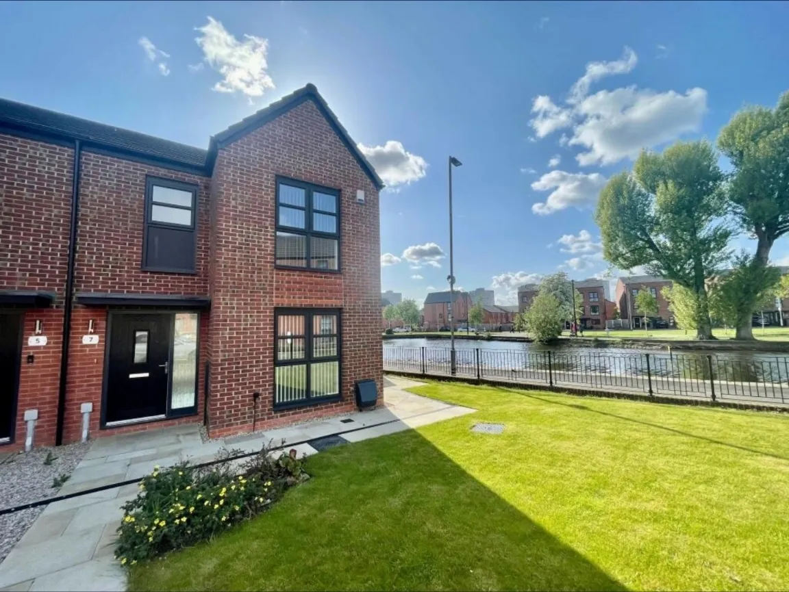3 bed house to rent — Kingsheath Street, Manchester M40