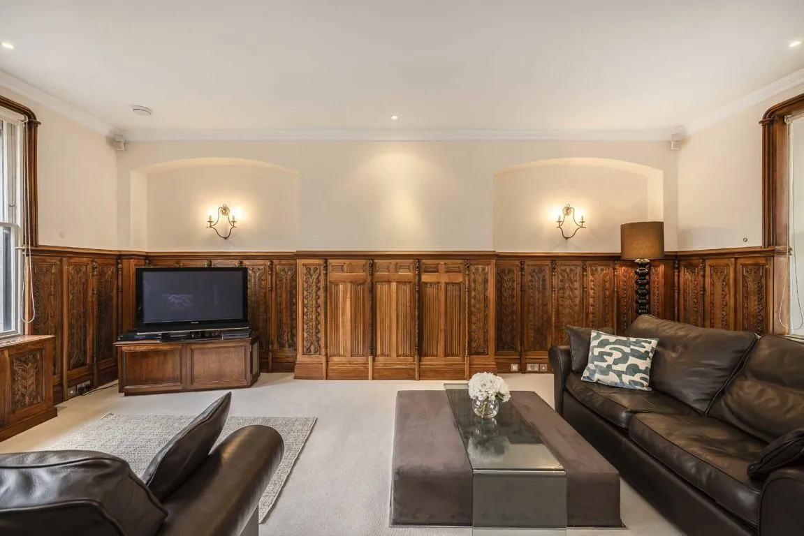 Lothbury, EC2R, photo 9