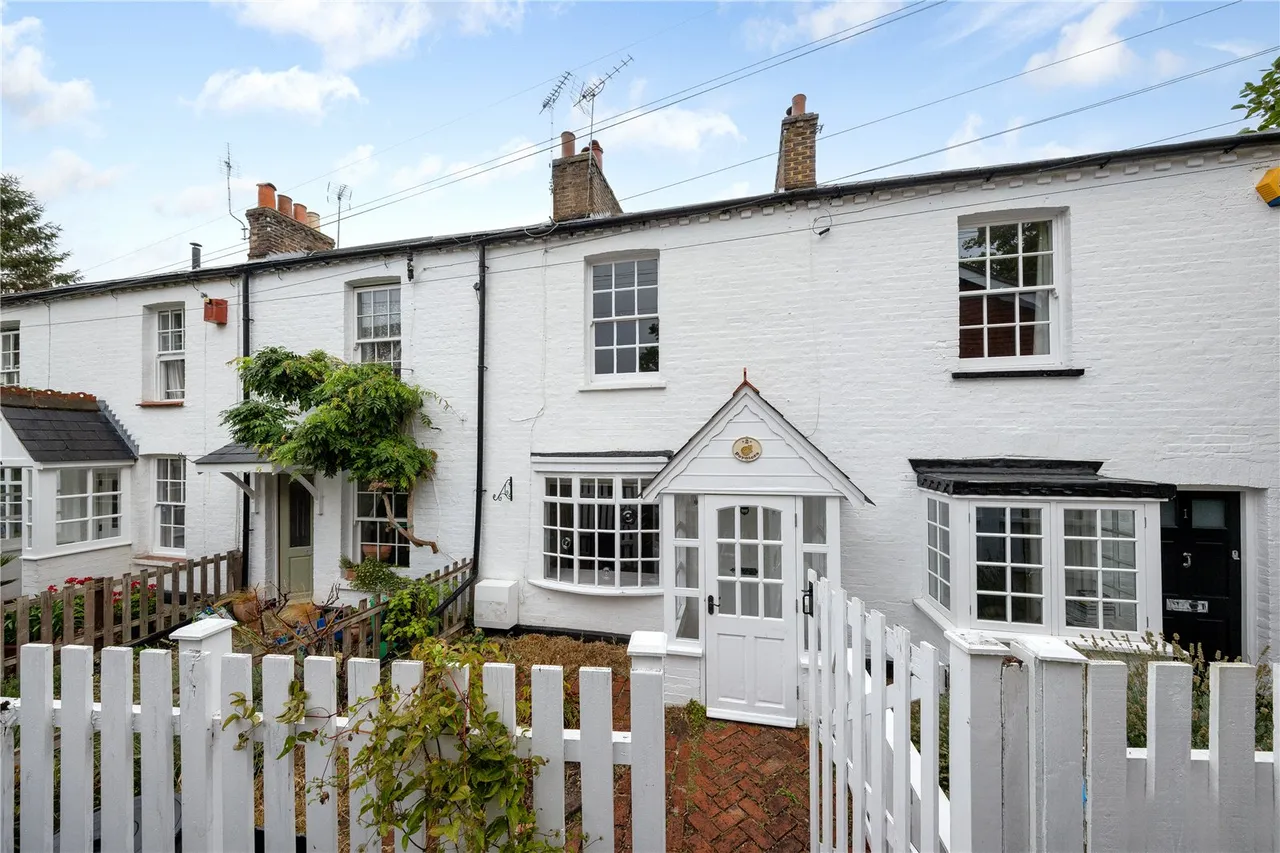 2 bed house for sale, Wiggins Lane, Richmond, TW10