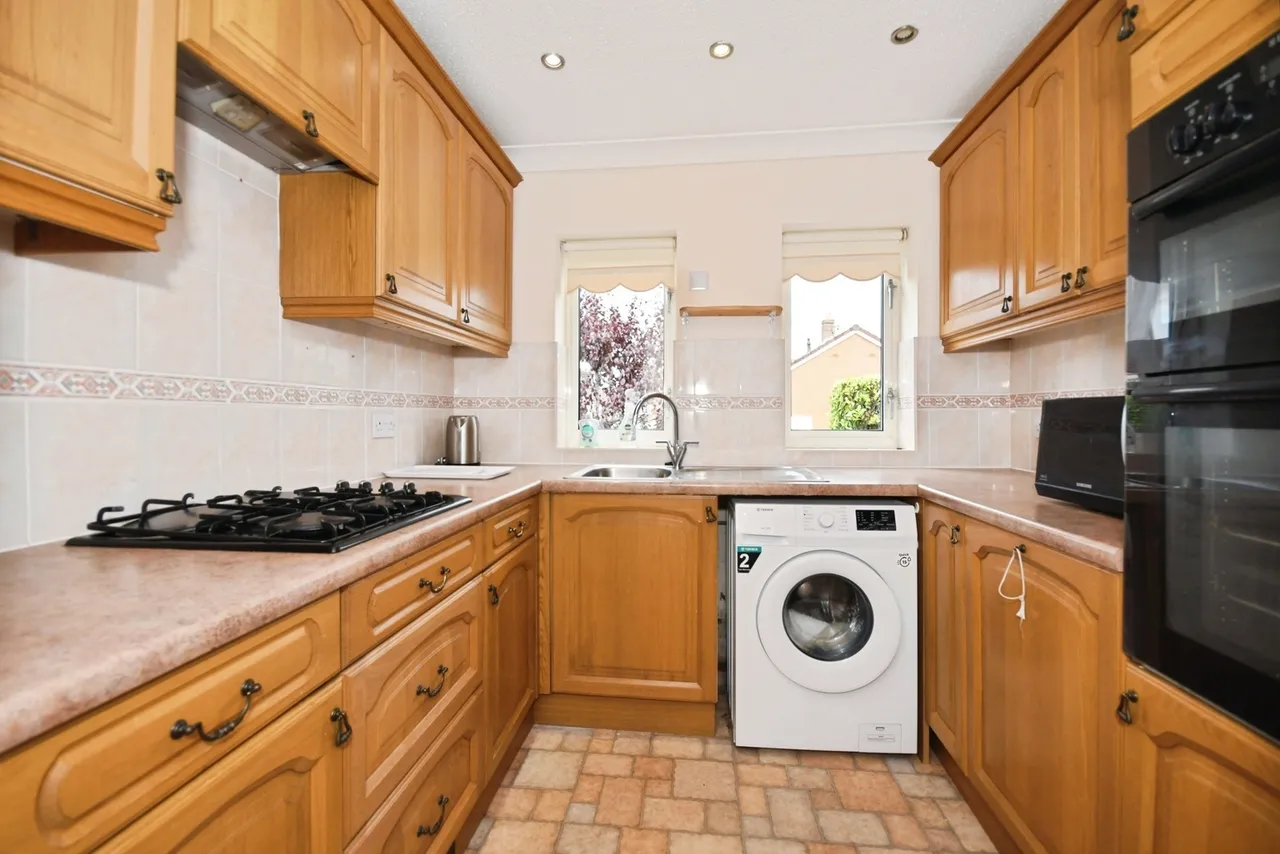 Hawksworth Avenue, Forest Town, Mansfield, Nottinghamshire, NG19, photo 3