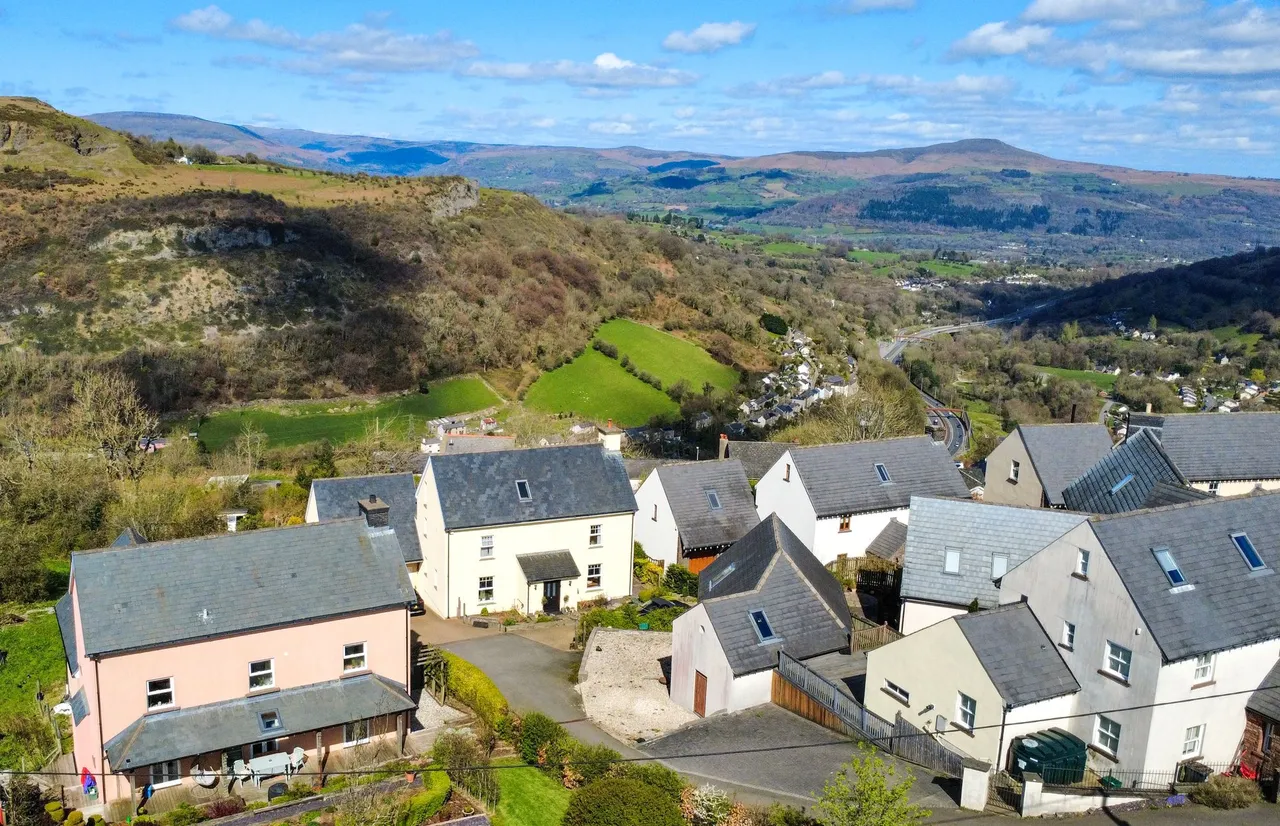 Penyffyddlwyn Lane, Llanelly Hill, NP7, photo 2