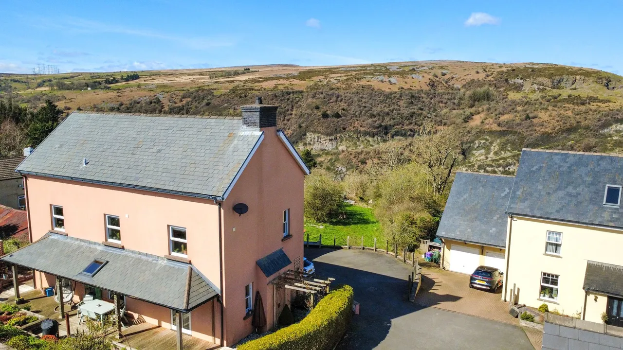 Penyffyddlwyn Lane, Llanelly Hill, NP7, photo 45