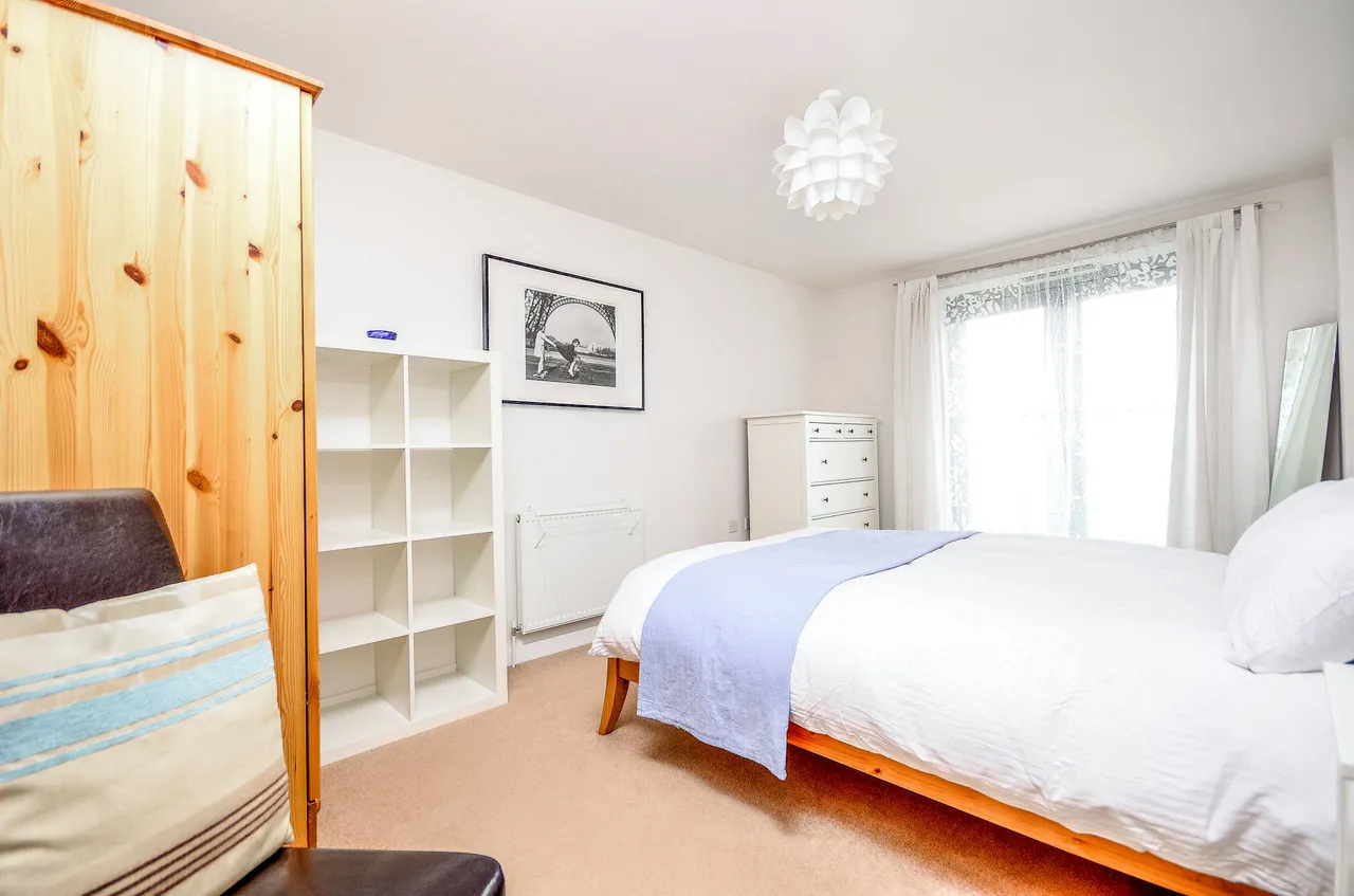 London, E1W, photo 2