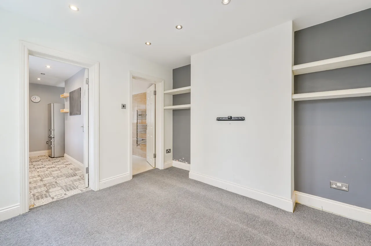 335 Acton Lane, London, photo 3