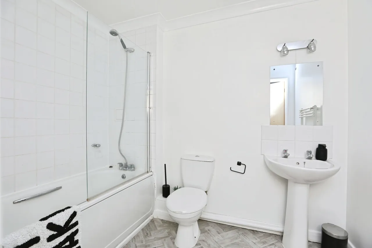 Sandow Place, Kings Hill, West Malling, Kent, ME19, photo 9