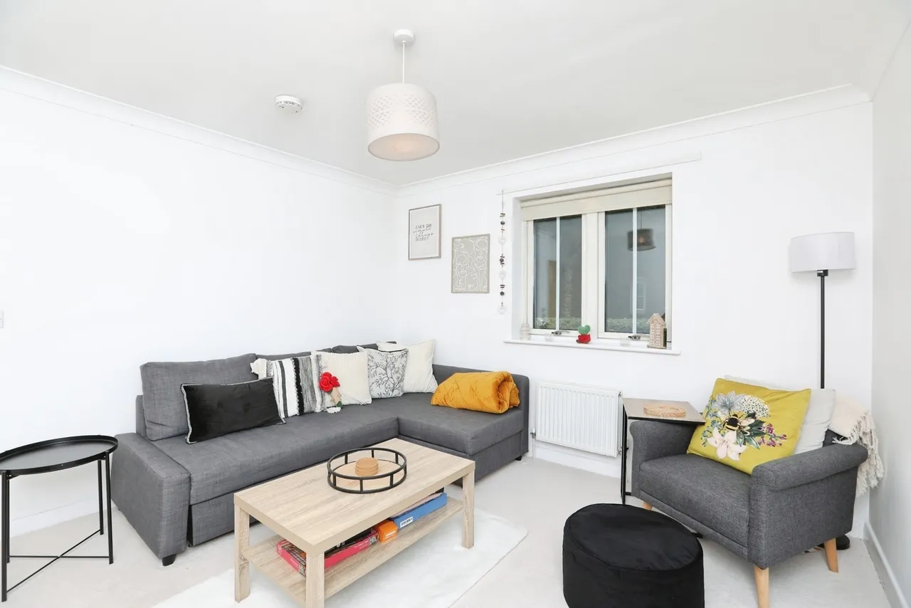 Sandow Place, Kings Hill, West Malling, Kent, ME19, photo 2