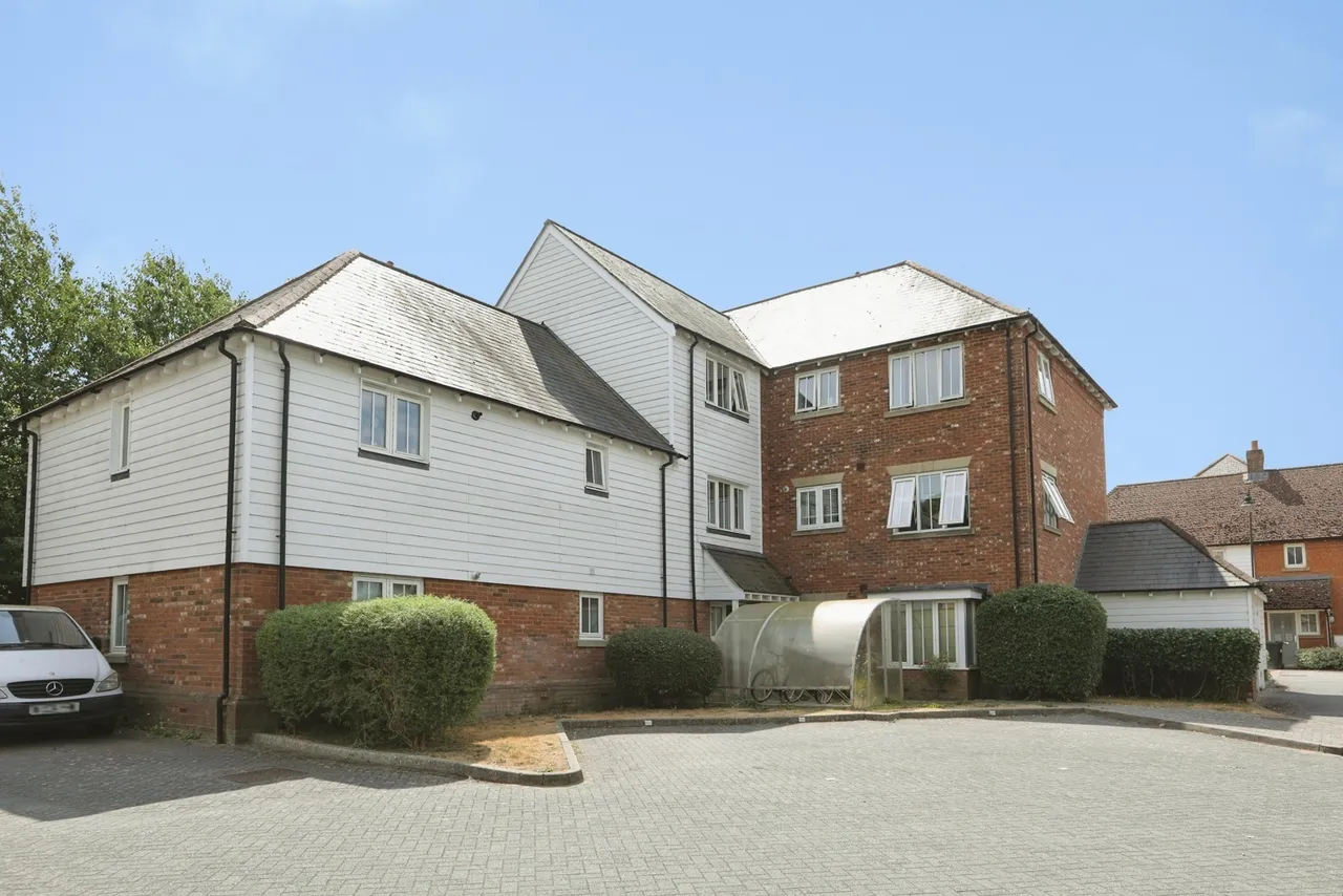 2 bed flat for sale — Sandow Place, Kings Hill, West Malling, Kent, ME19