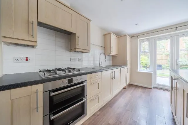 Petronel Road, Aylesbury, HP19, photo 2