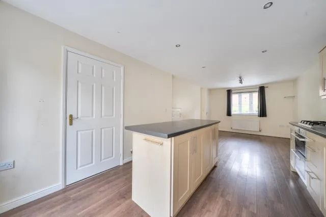 Petronel Road, Aylesbury, HP19, photo 4