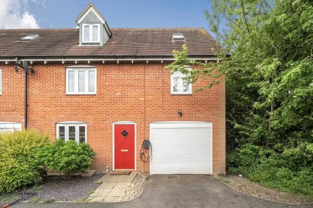 3 bed house for sale, Petronel Road, Aylesbury, HP19