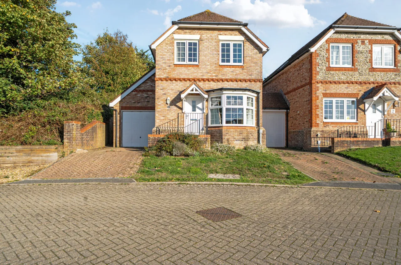 3 bed house for sale, Horseshoe Close, Findon, BN14