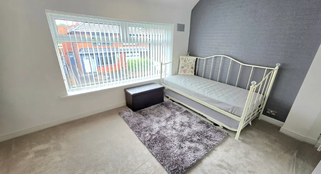 Milton Road, Audenshaw, M34, photo 15