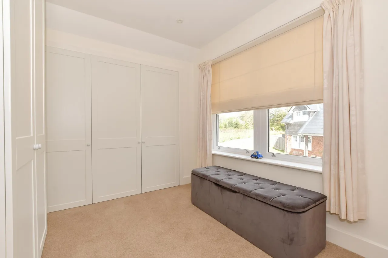 Cowes, PO31, photo 11