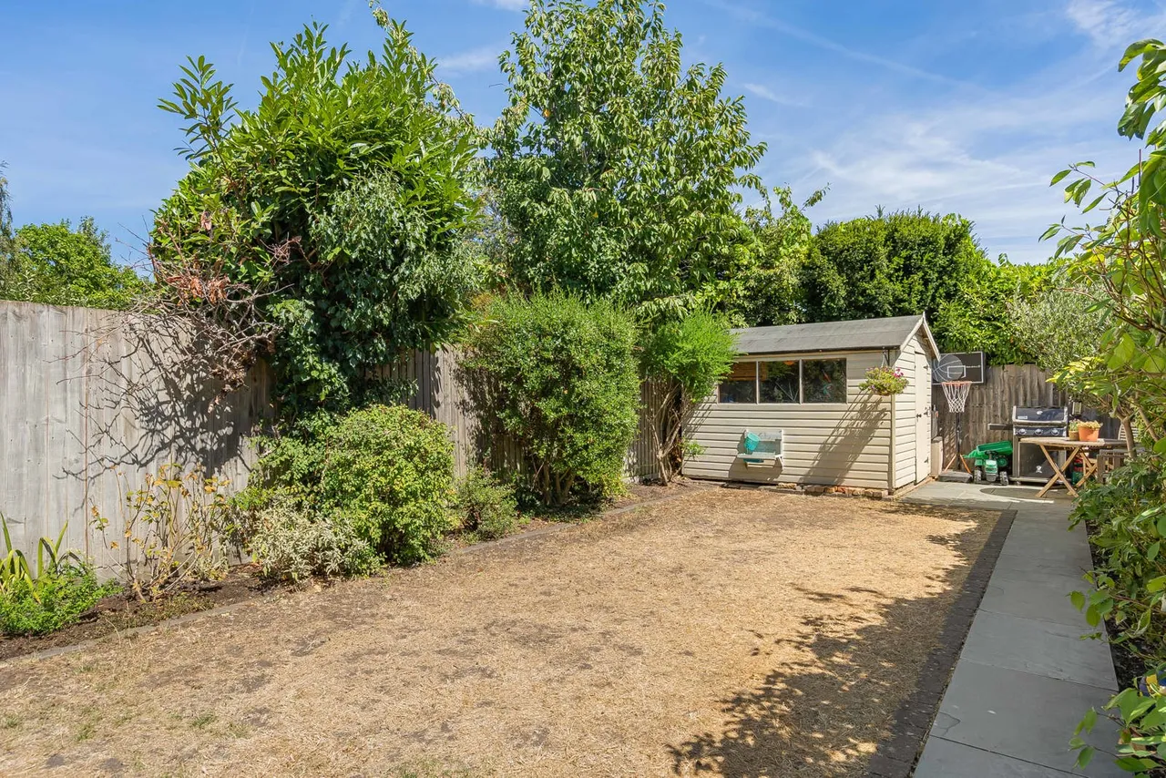 Harvest Road, Englefield Green, TW20, photo 35
