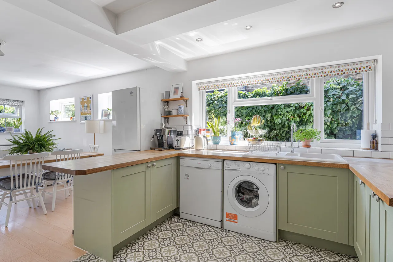 Harvest Road, Englefield Green, TW20, photo 23