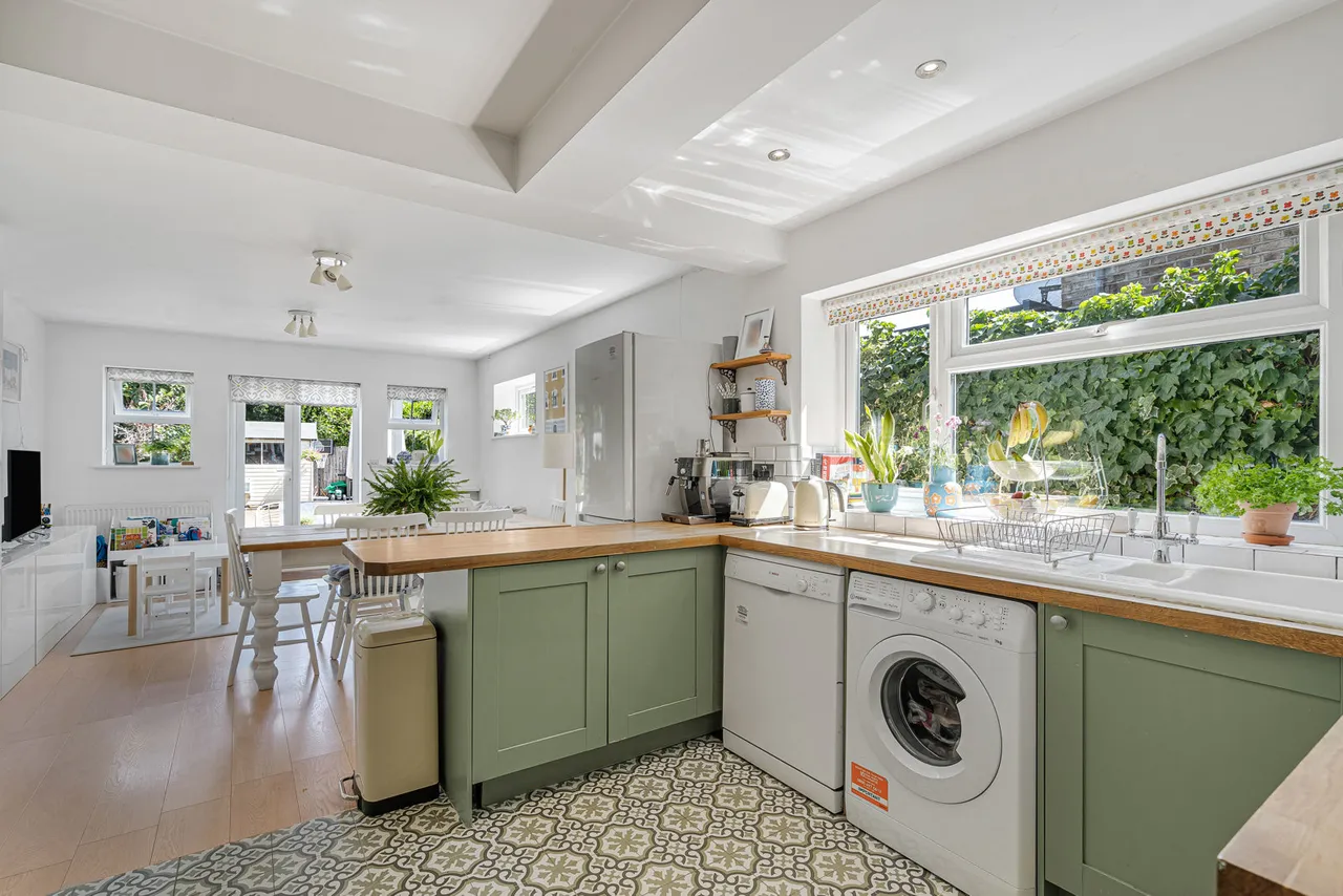 Harvest Road, Englefield Green, TW20, photo 37