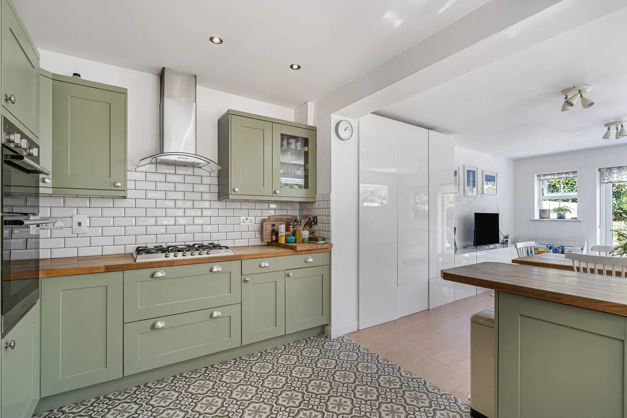 Harvest Road, Englefield Green, TW20, photo 17