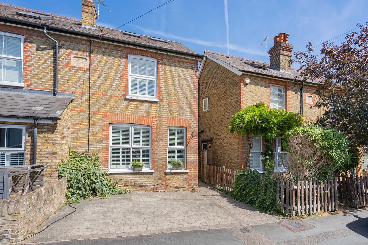 Harvest Road, Englefield Green, TW20, photo 3