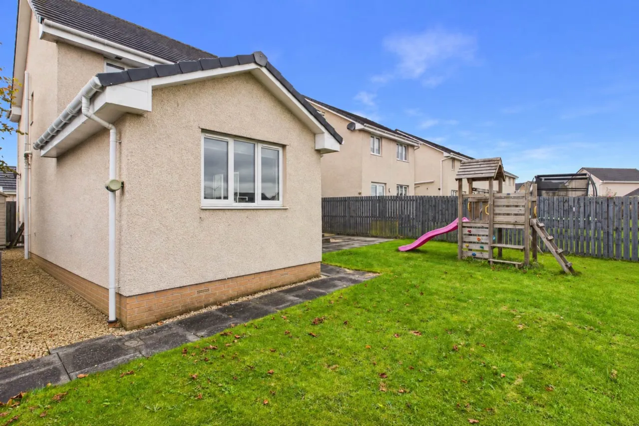 Herbison Crescent, Shotts, photo 31