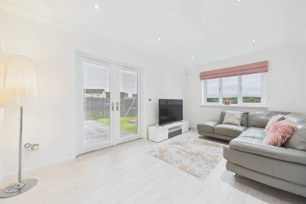 Herbison Crescent, Shotts, photo 12