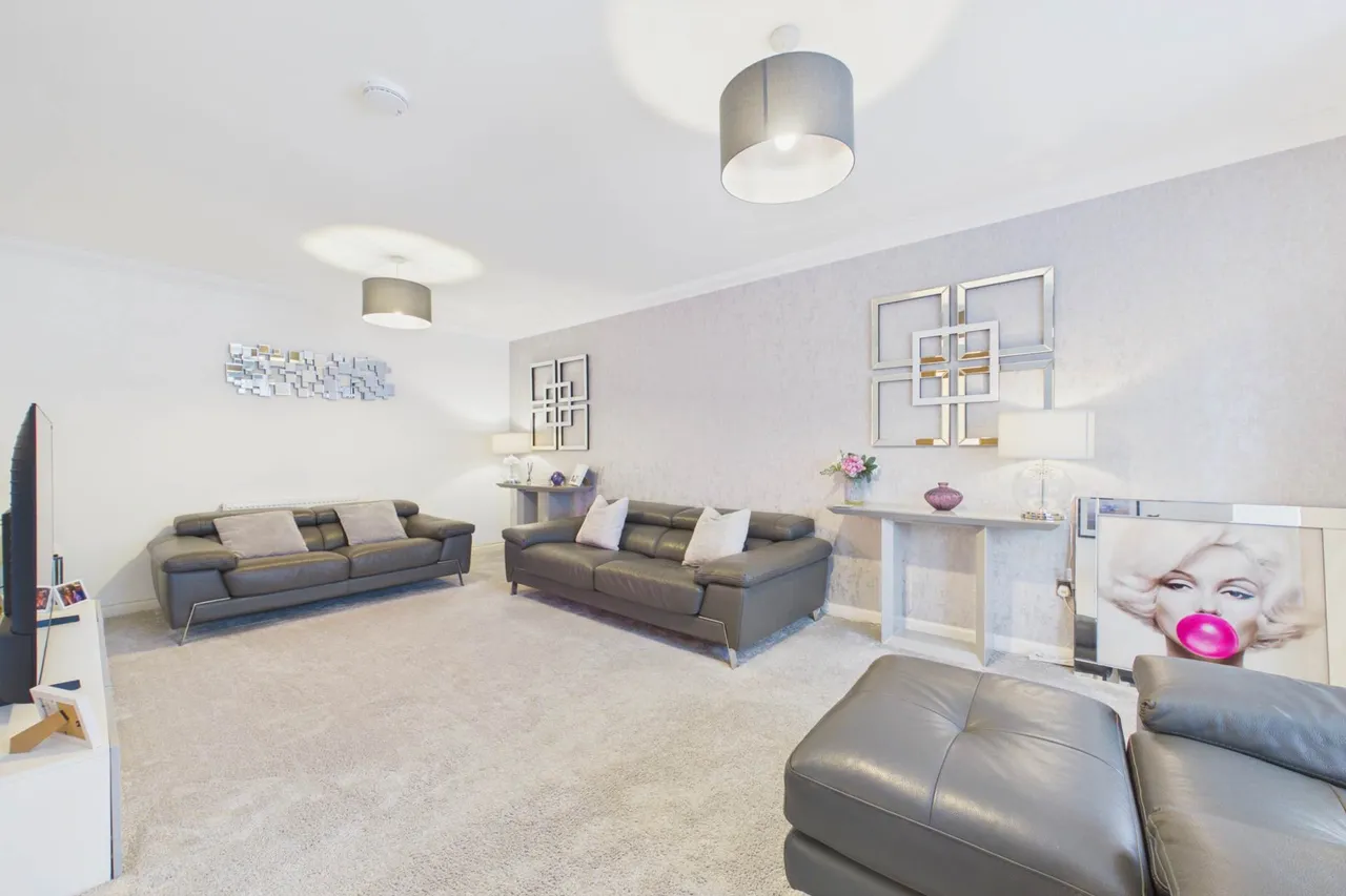 Herbison Crescent, Shotts, photo 2