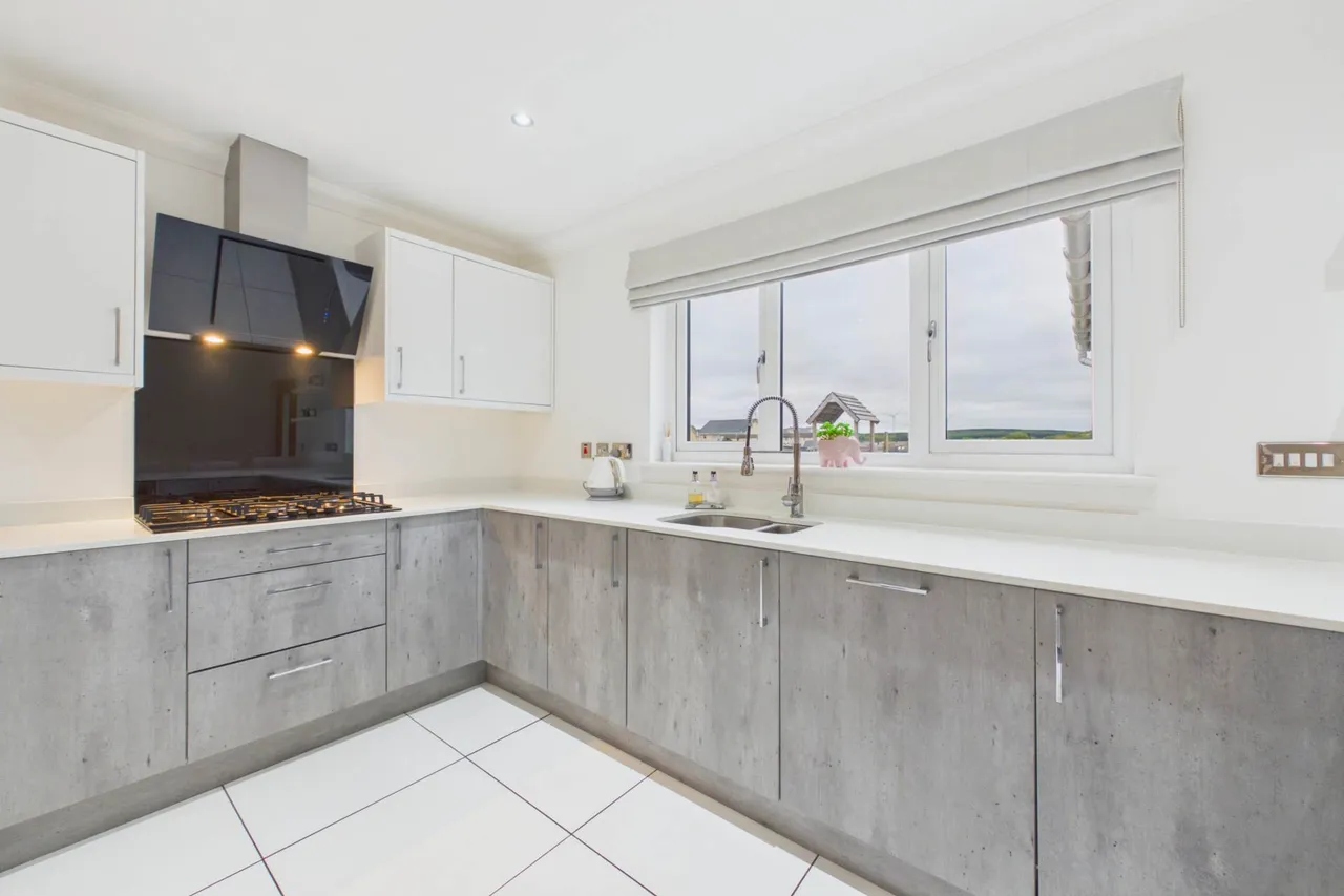 Herbison Crescent, Shotts, photo 6