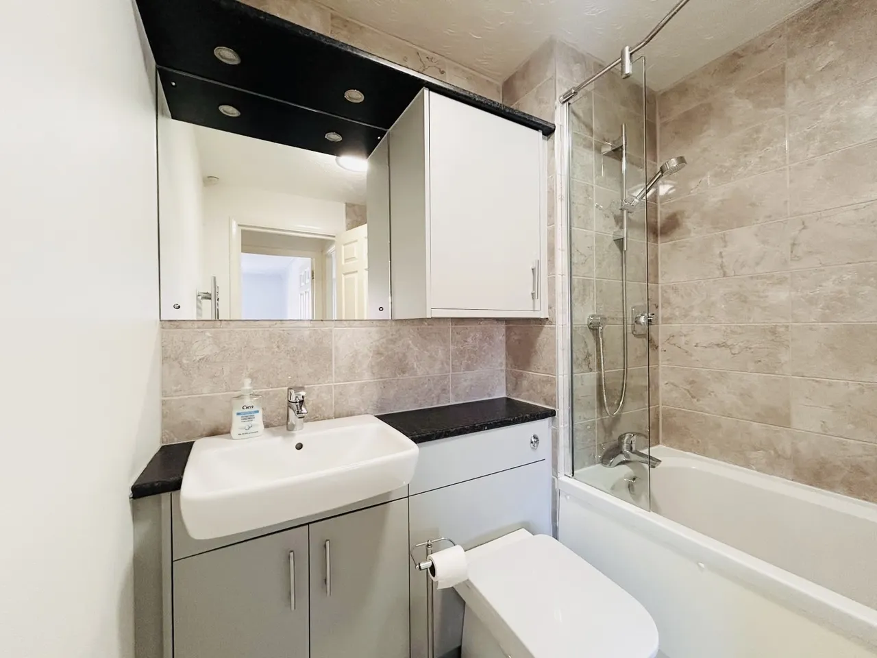 Redhill, RH1, photo 7
