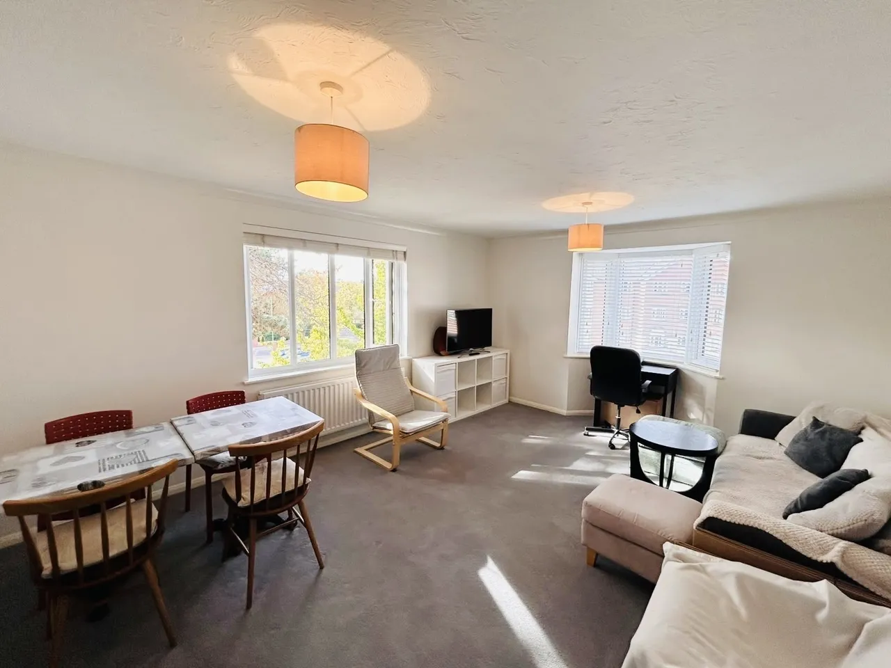 Redhill, RH1, photo 2