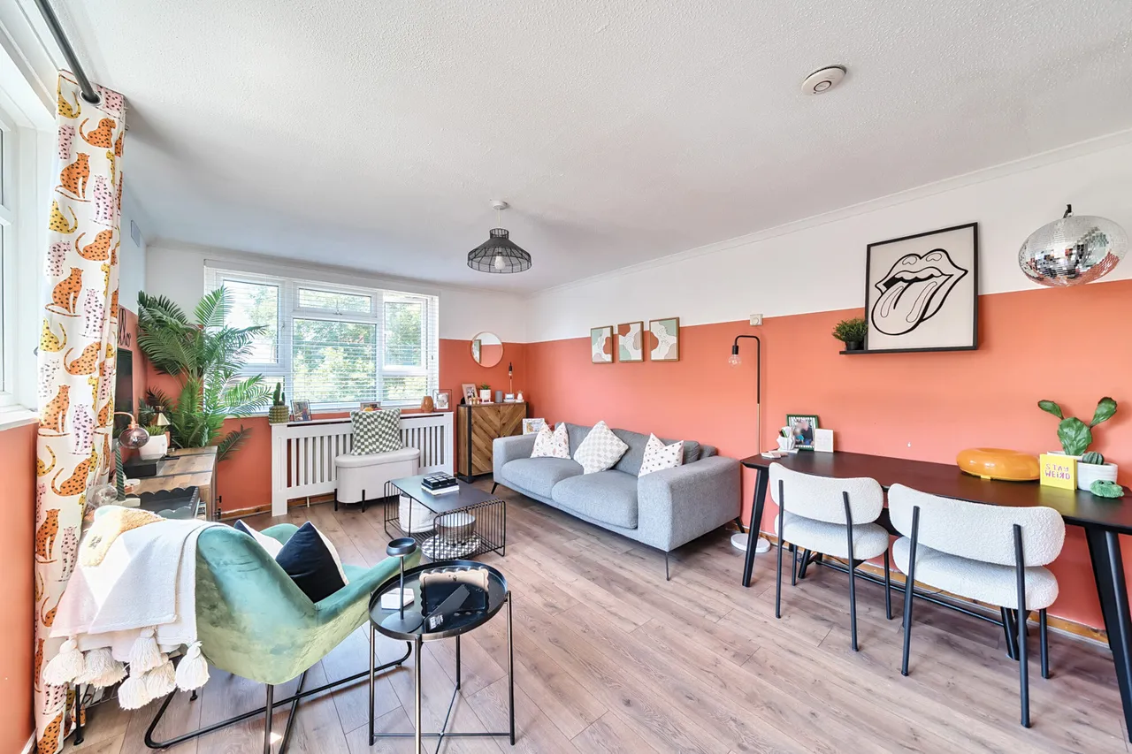 3 bed flat for sale, Private Outdoor Terrace, UB5