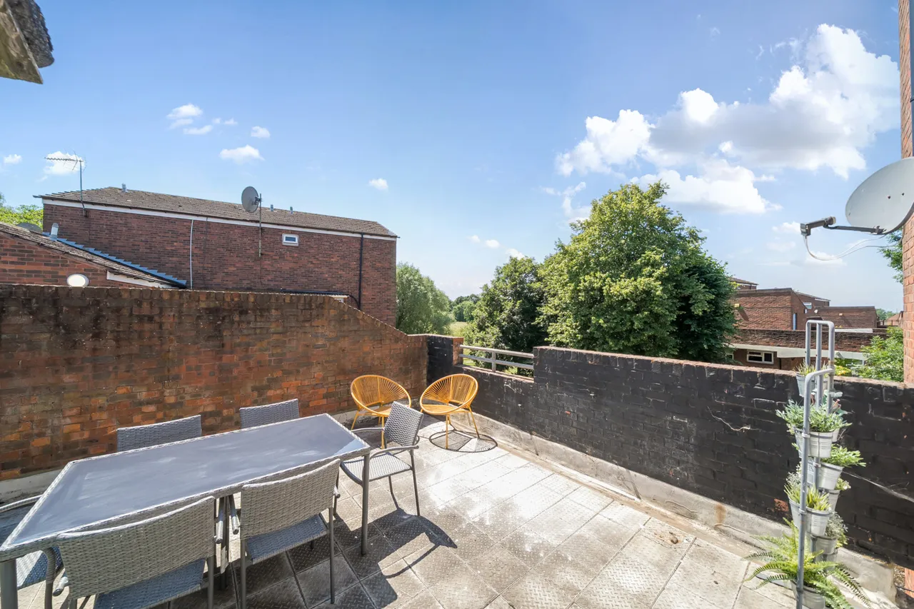 Private Outdoor Terrace, UB5, photo 8