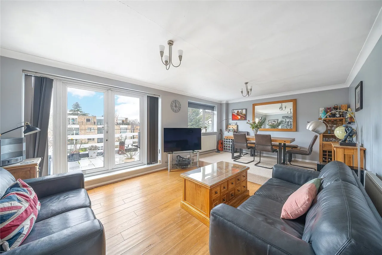 2 bed flat for sale — Albemarle Road, Beckenham, BR3