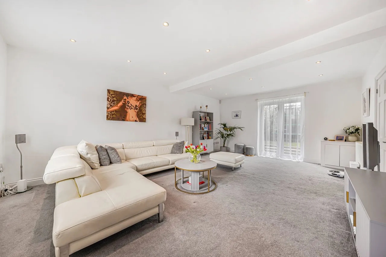 Whitehills Road, Loughton, IG10, photo 2