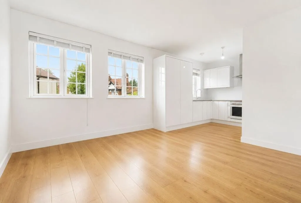 1 bed flat for sale — Connaught Avenue, London, E4