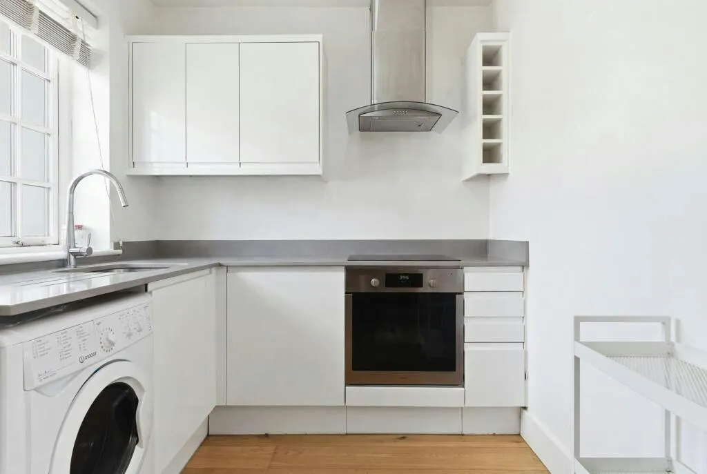 Connaught Avenue, London, E4, photo 9