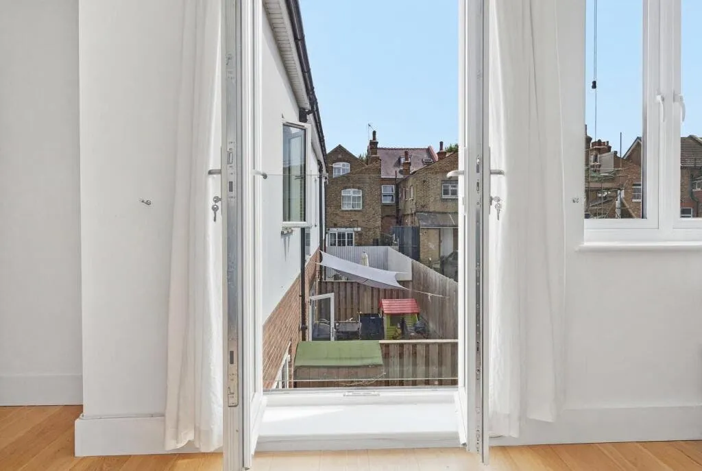 Connaught Avenue, London, E4, photo 5